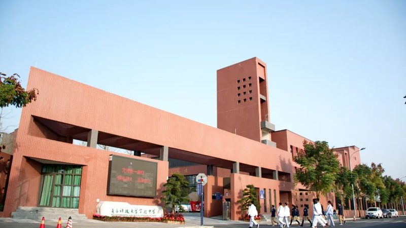 继电器线圈工作电压范围：揭秘其选择与影响**